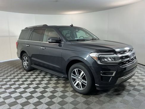 Used 2024 Ford Expedition Limited AWD/4WD image 3