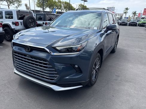 Used 2025 Toyota Grand Highlander AWD Hybrid image 2