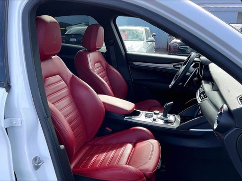 Used 2023 Alfa Romeo Stelvio Veloce AWD/4WD image 7