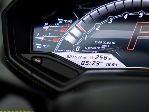 Used 2020 Lamborghini Huracan EVO RWD image 46