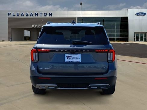 Certified 2025 Ford Explorer Active w/ Active Comfort Package RWD image 4