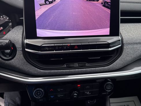 Used 2024 Jeep Compass Sport image 30