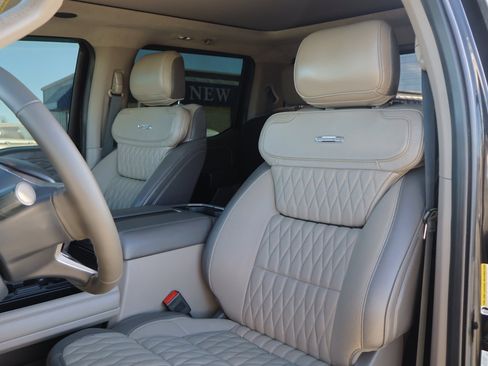 Certified 2025 Ford F350 Platinum w/ Platinum Plus Package image 19