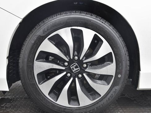 Used 2017 Honda Accord Touring image 8