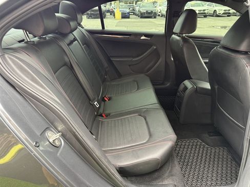 Used 2018 Volkswagen Jetta GLI FWD image 12
