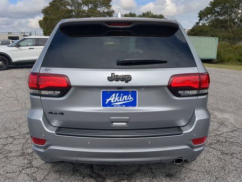 Used 2021 Jeep Grand Cherokee Laredo X image 4