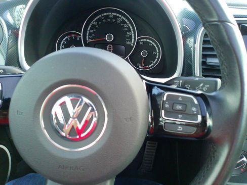 Used 2013 Volkswagen Beetle 2.0T FWD image 9