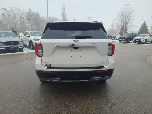 Used 2022 Ford Explorer XLT w/ Equipment Group 202A image 6