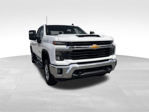 Used 2025 Chevrolet Silverado 2500 LT w/ Convenience Package AWD/4WD image 7