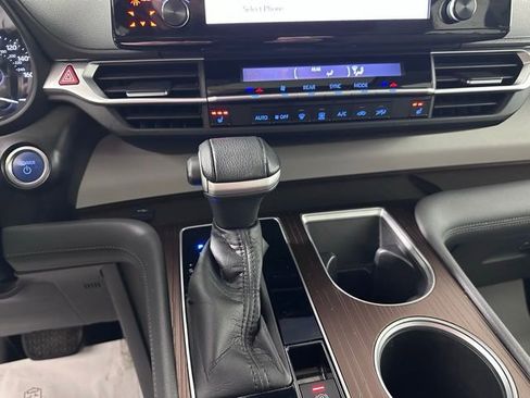 Used 2021 Toyota Sienna XLE image 31