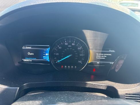 Used 2019 Ford Explorer XLT w/ Equipment Group 202A FWD image 9