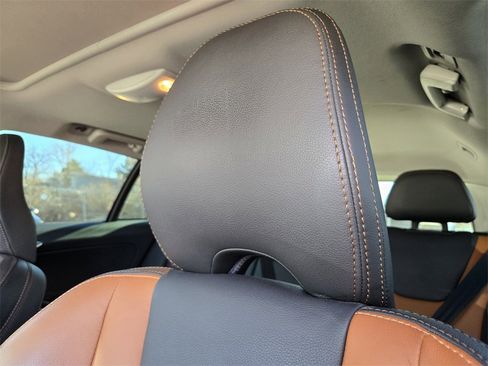 Used 2017 Volvo V60 T5 Cross Country Platinum image 16