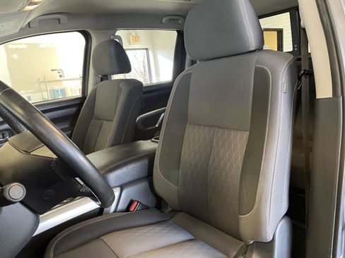 Used 2021 Nissan Titan SV w/ SV Convenience Package image 18