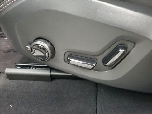 Certified 2025 Volvo XC60 B5 Ultra AWD/4WD image 21