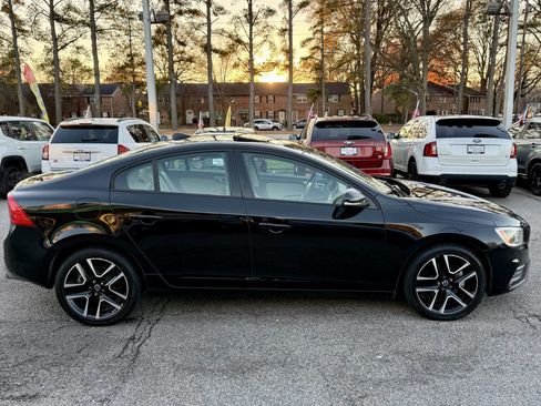 Used 2017 Volvo S60 T5 Dynamic image 7