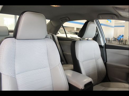 Used 2015 Toyota Camry SE FWD image 24