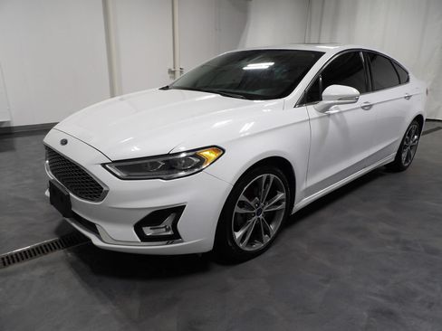 Used 2019 Ford Fusion Titanium AWD/4WD image 4