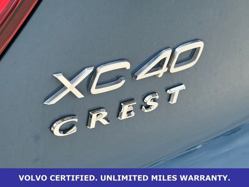 Certified 2025 Volvo XC40 B5 Plus AWD/4WD image 7