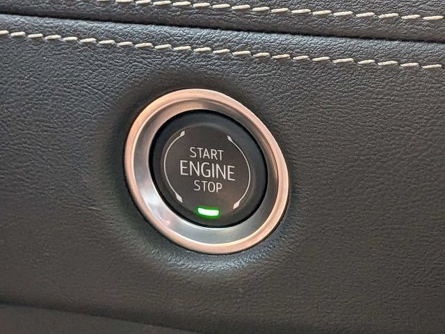 Certified 2025 Cadillac Escalade Premium Luxury AWD/4WD image 33