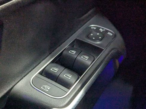 Used 2022 Mercedes-Benz GLB 250 image 16