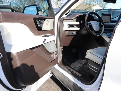 Used 2020 Lincoln Aviator Black Label w/ Dynamic Handling Package image 10