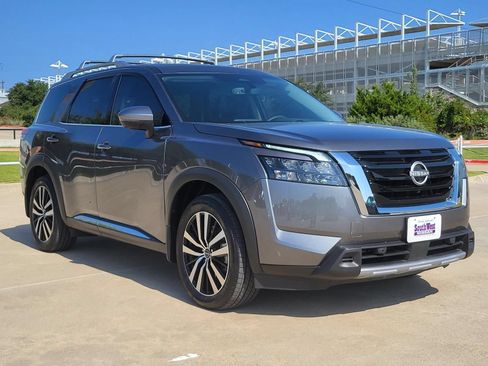 Used 2025 Nissan Pathfinder Platinum w/ Cargo Package FWD image 3