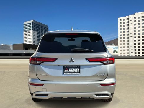 Used 2024 Mitsubishi Outlander 4WD Plug-In Hybrid image 4