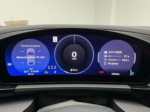 Certified 2025 Porsche Macan Electric RWD image 10