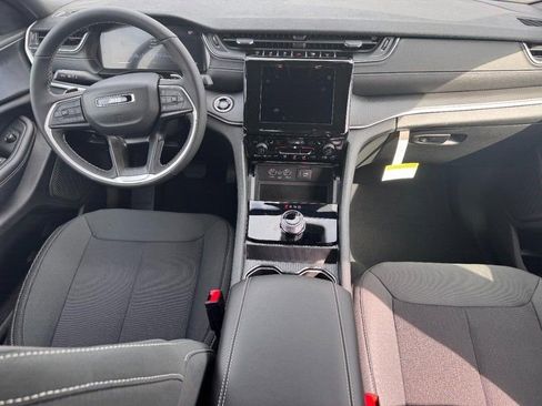 New 2026 Jeep Grand Cherokee Laredo image 7