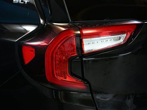 Used 2024 GMC Terrain SLT image 17