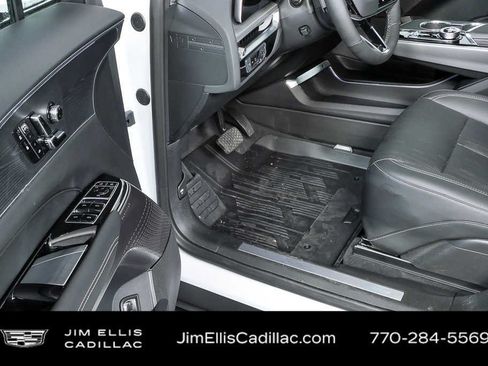 Used 2025 Cadillac Lyriq Luxury w/ LPO, Floor Liner Package AWD/4WD image 7