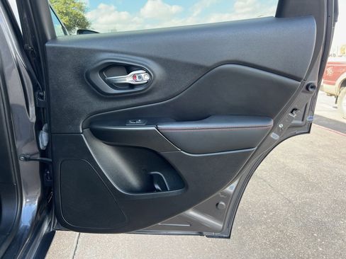 Used 2022 Jeep Cherokee Trailhawk image 20