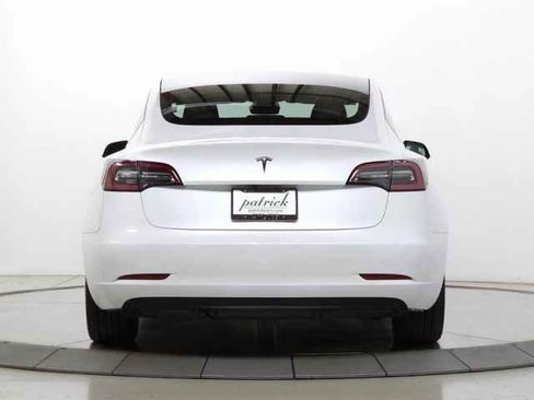 Used 2023 Tesla Model 3 Standard Range image 7