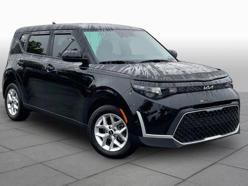 Used 2024 Kia Soul LX w/ Option Group 015 FWD image 3