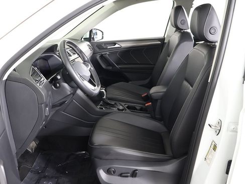 Used 2023 Volkswagen Tiguan SE w/ Panoramic Sunroof Package AWD/4WD image 30