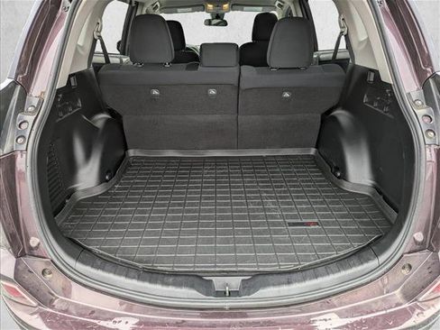 Used 2018 Toyota RAV4 LE image 30