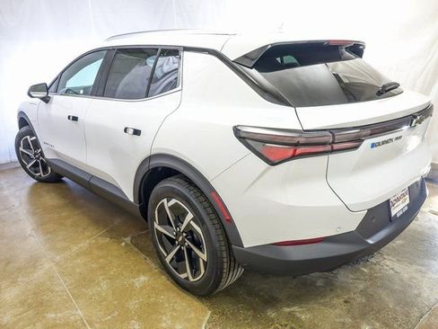 New 2026 Chevrolet Equinox EV LT image 7