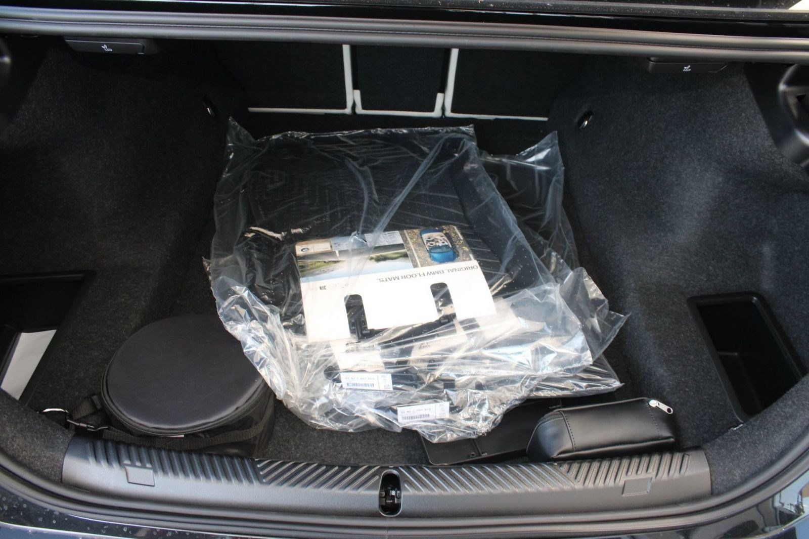 Used 2026 BMW 530i w/ Premium Package RWD image 24