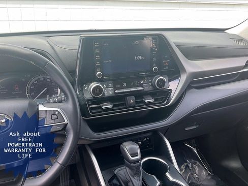Used 2020 Toyota Highlander XLE FWD image 7