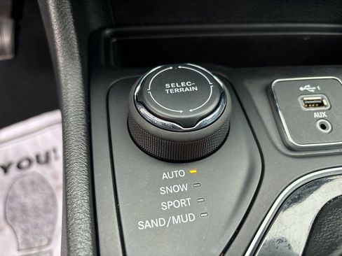 Certified 2020 Jeep Cherokee Limited image 9