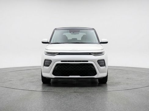 Used 2025 Kia Soul LX w/ LX Technology Package image 2