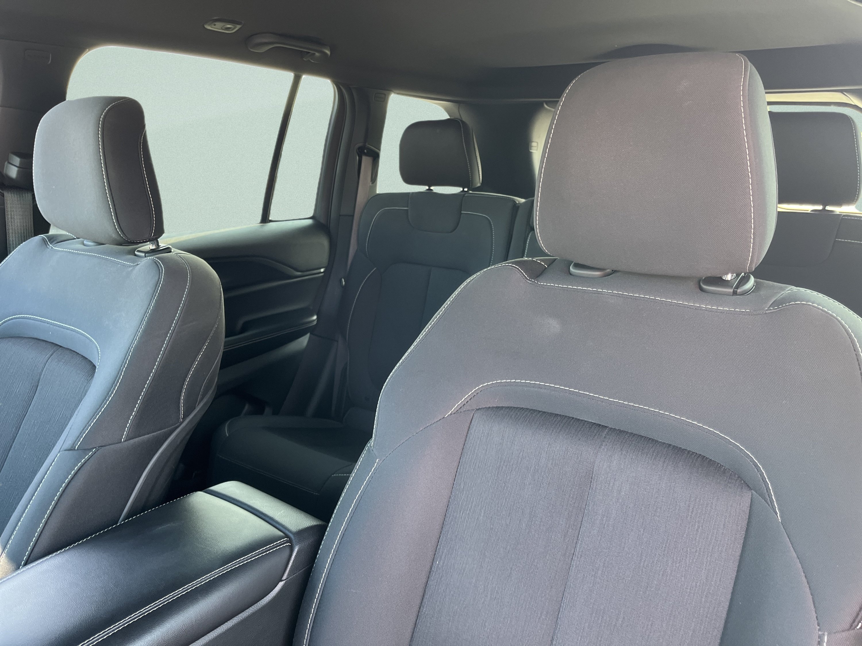 Used 2025 Jeep Grand Cherokee Laredo w/ Luxury Tech Group I AWD/4WD image 15