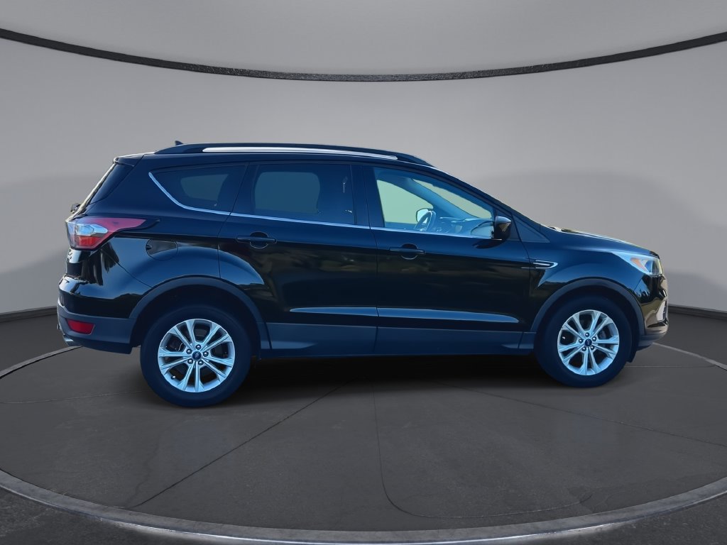 Used 2018 Ford Escape SE w/ Ford Safe & Smart Package FWD image 9