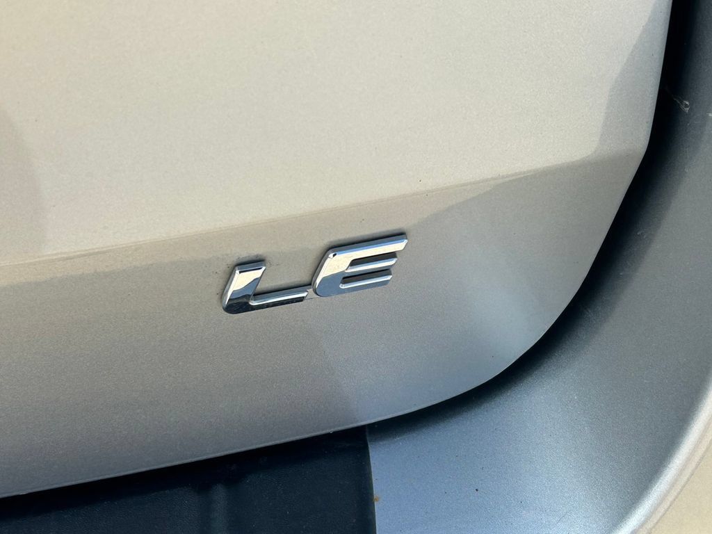 Used 2019 Toyota Sienna LE w/ LE Preferred Package FWD image 12