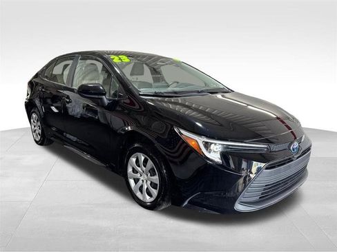 Used 2023 Toyota Corolla LE FWD image 3