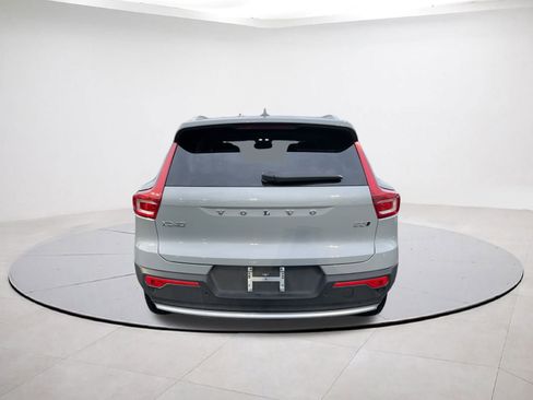 Used 2025 Volvo XC40 B5 Plus image 22