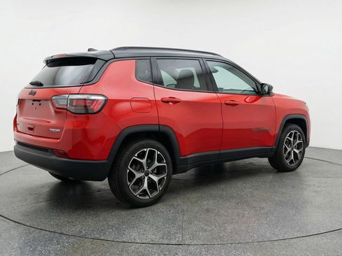 Used 2025 Jeep Compass Limited image 9