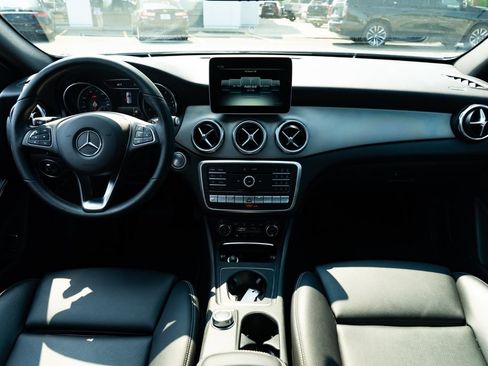 Used 2020 Mercedes-Benz GLA 250 4MATIC w/ Premium Package image 8