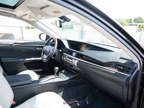 Used 2014 Lexus ES 350 w/ Luxury Package FWD image 15