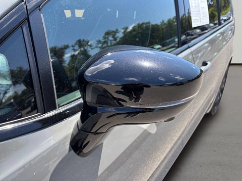Used 2025 Chrysler Pacifica Limited FWD image 11